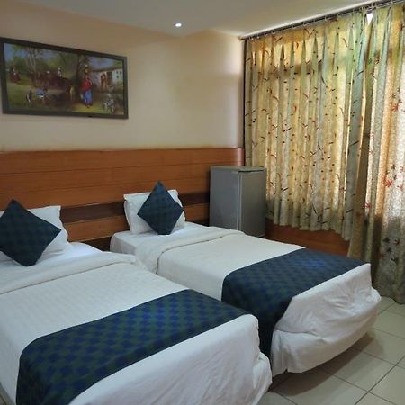 Hotel Rajsangam International Bádámi Kültér fotó
