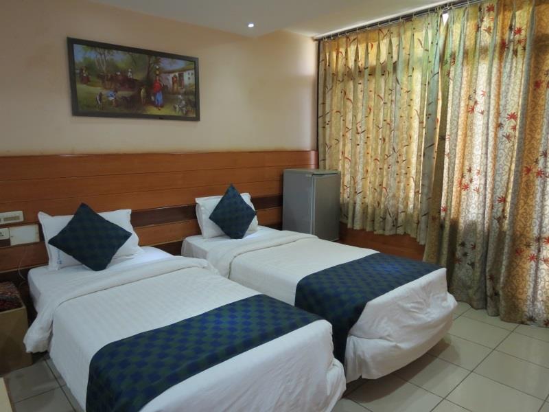 Hotel Rajsangam International Bádámi Kültér fotó